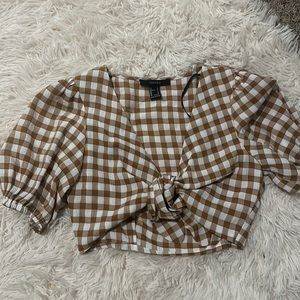 This cute tie in the from crop shirt pattern (never been worn just took off tag)